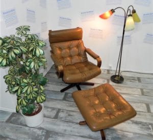 2020-09-12-Relax-Sessel-Hocker-wohl-Daenemark-70-er-Jahre-Wallnuss-6